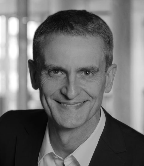 Prof. Dr. PhDr. Raphael Breidenbach EMBA, Associated Partner at HvR Partners